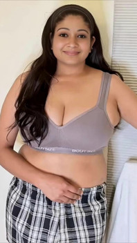 Carina moglie indiana sesso inaspettato romantico con il marito audio hindi completo