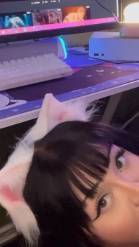 Gamer Girl Ger Under Skrivbordet Avsugning