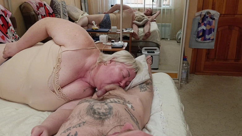 Zona901: Сусідка смокче мій член, поки я не кінчу їй в рот