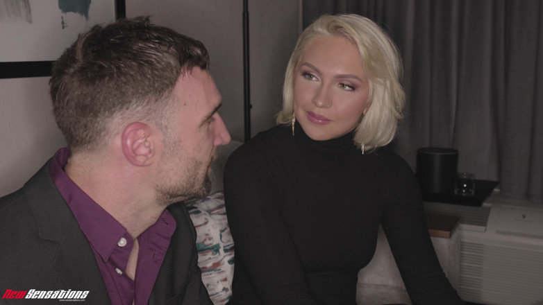 HotwifeXXX: La sexy Bambi Barton l’épeille sans aucun doute