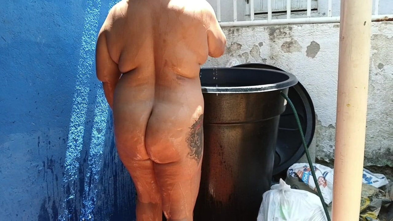 Adribella69: Gordita Culona Le Gusta Mostrar Su Gran Culo Y Teta...