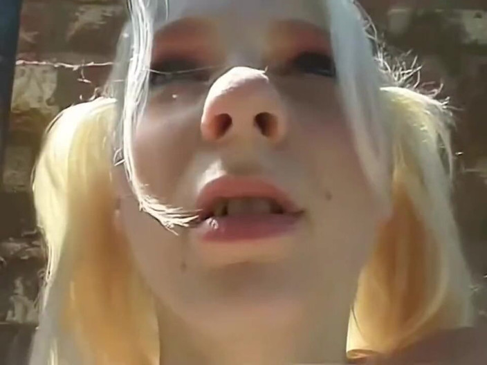 Black Monstercock Force: Pequeña rubia toma enormes pollas de 11 en público gangbang anal