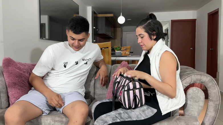 ManuelaAlvarez: Najímám si sexy manikérku Latinu, aby přišla a udělala pro...