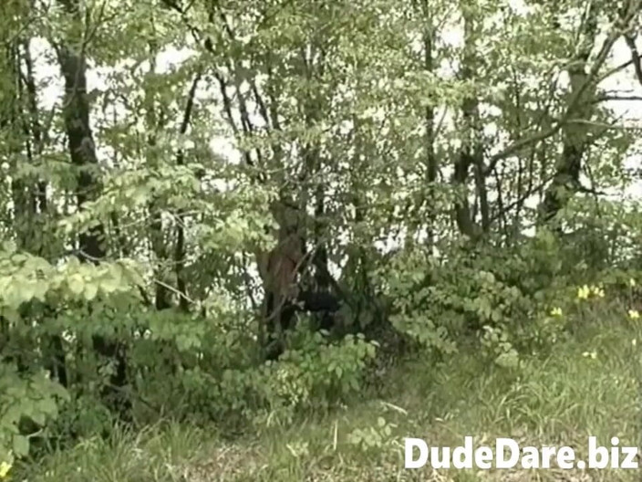 DudeDare: O armăsar brunetă cu părul lung este futută dur în cur