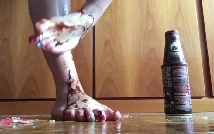 Niki studio: Sexy High Heels Crushing Egg
