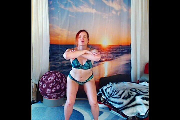 Aurora Willows: Wall squats nohy squats dnes