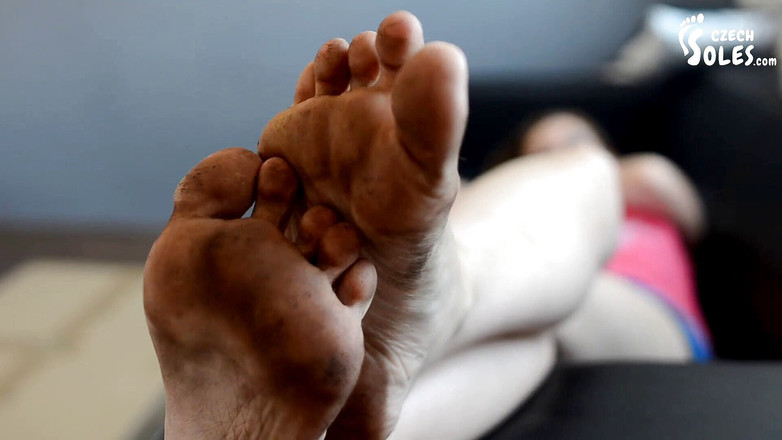 Czech Soles - foot fetish content: 肮脏的脚和人字拖