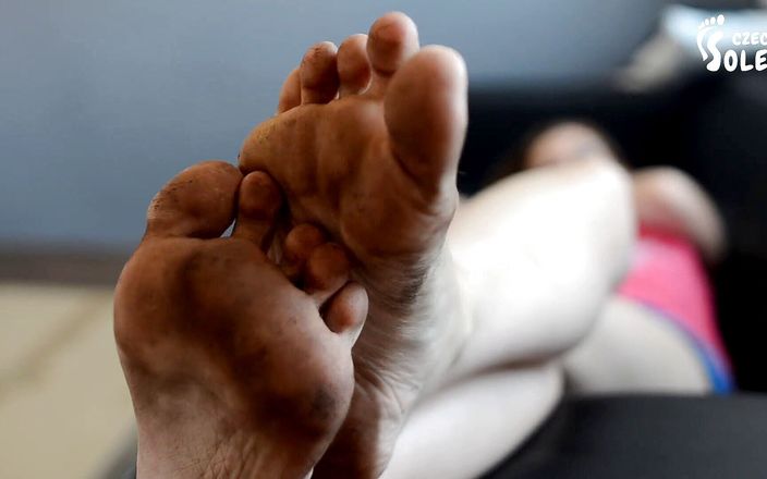 Czech Soles - foot fetish content: Kirli ayaklar ve parmak arası terlik