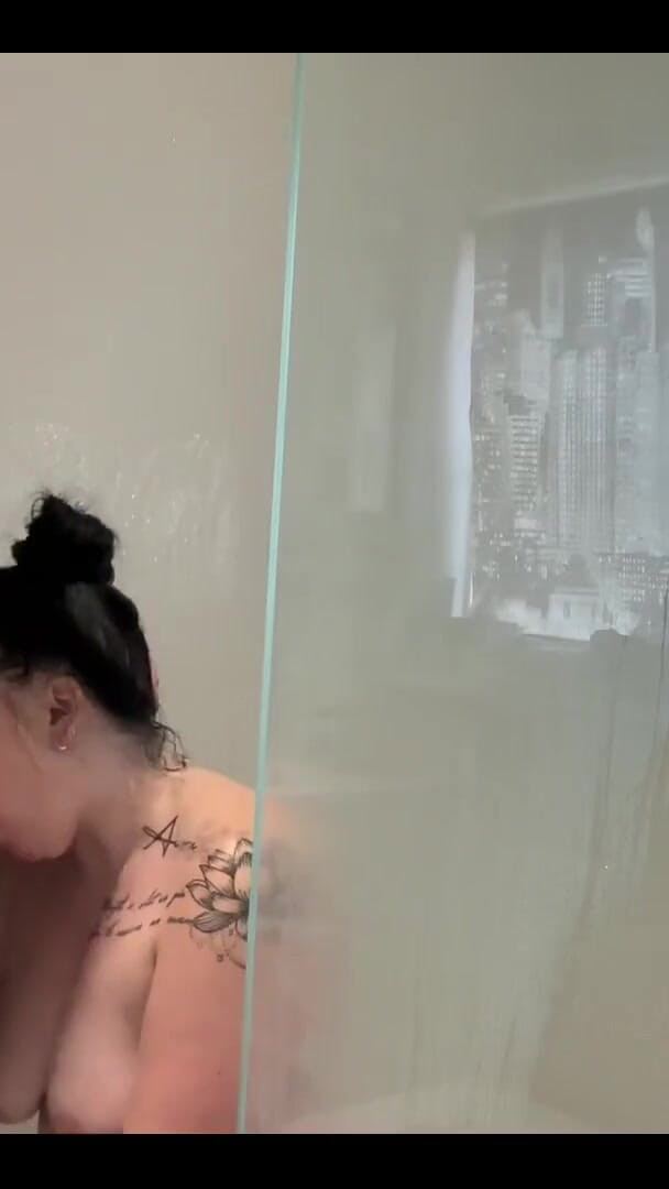 Shower Scene (Booty Queen) Shower Scene (Booty Queen)