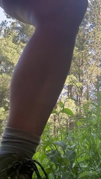 Wandern, Pissen und masturbieren im Wald