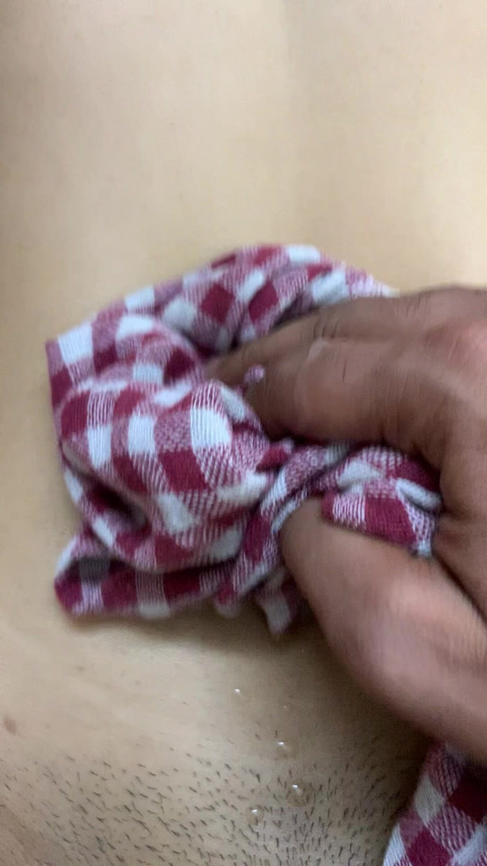 Riya mickey: Cewek ini kontolnya pelan-pelan sambil menggoda cowok ini