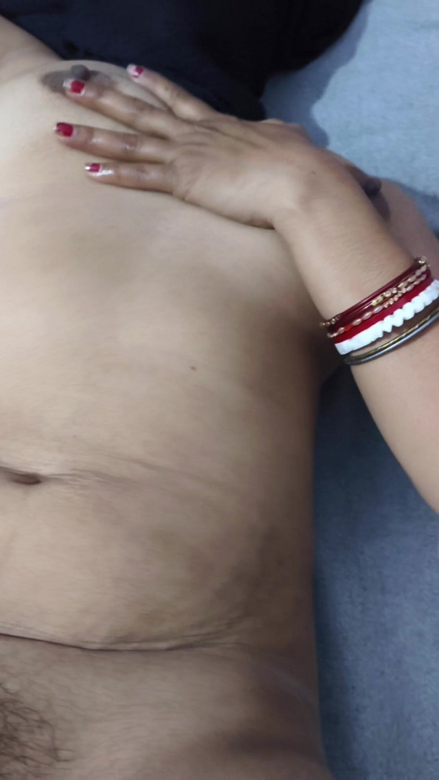 Desi Bhabhi Big Vegetables Fuck (Sex with desi girl)