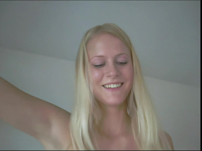 Blondehexe: Futai excitat la fereastră