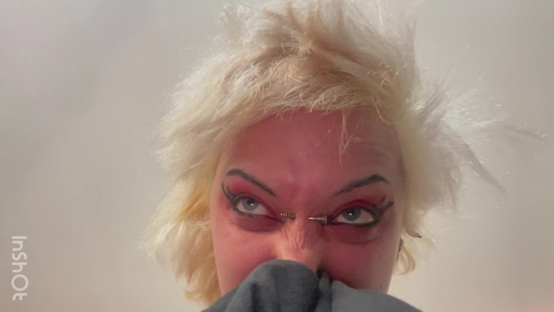 Glitterqueen1999: Wydmuchanie nosa kichanie kaszel snot fetysz pluć kompilacja