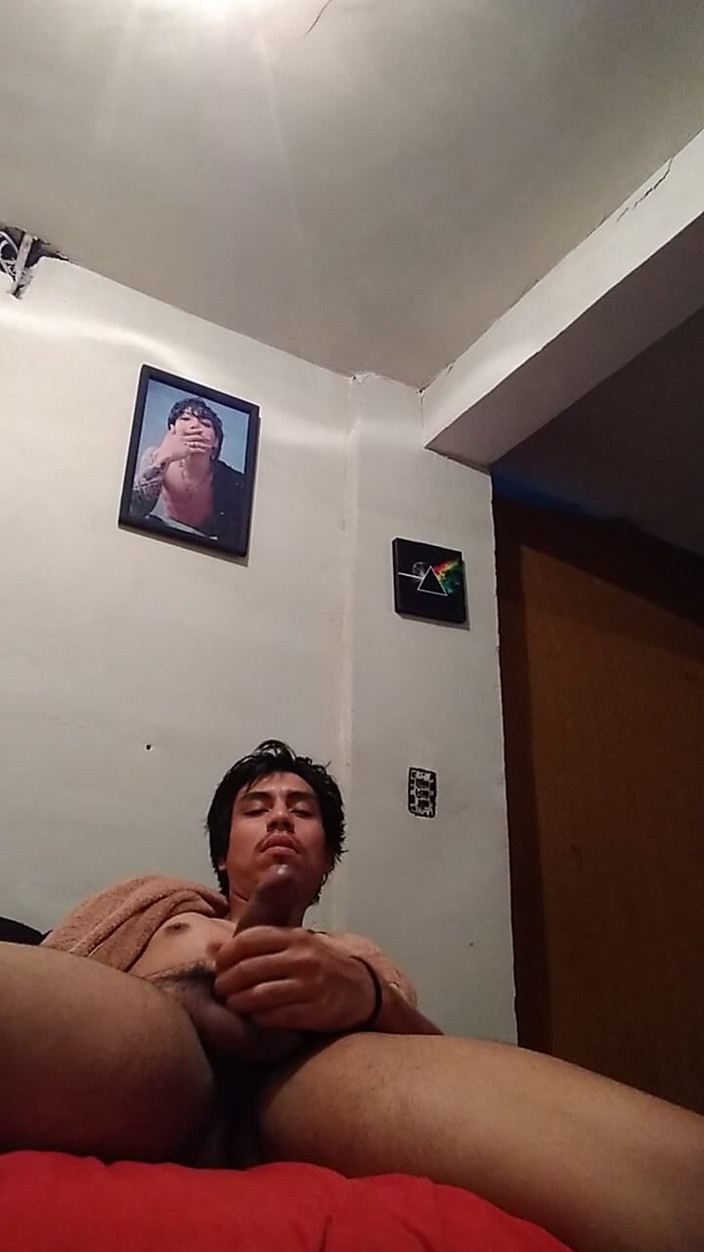 AlexAlejandro13: Entre na cama comigo, eu sinto como ter muito sexo...