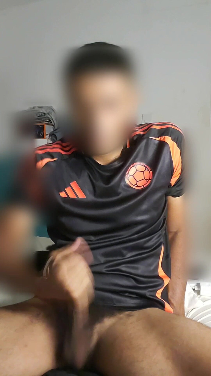 Charlieburrito: kolanbiyaee futbol khilaari aanand le rahe hain