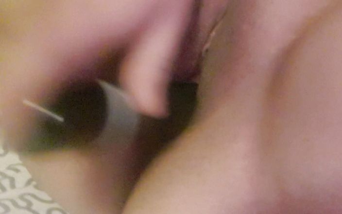 Misstight: Mijn natte geile poesje in een close-up masturbvideo
