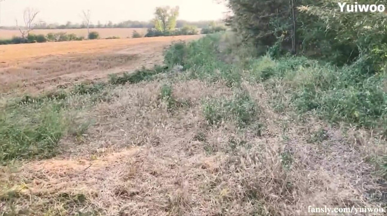 Yuiwoo: Ontmoette en neukte een naakte vreemdeling in de natuur