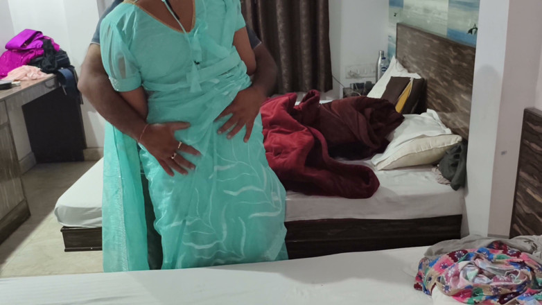 BadMash_Bhabhi: Bhabhiho kamarádka dobře ošukal vesnici Bhabhi tím, že ji udělal, hindský...