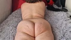 Godain pantat montokku dong, goyangin pantat bahenolku sampai dia mengepalkan dan ngentot kakimu bareng-bareng di ranjang - semua tentang pantat montokku!