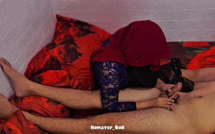 Hamster_Ball: Adik tiriku yang tukang selingkuh minta aku ngocok dan nyepong...
