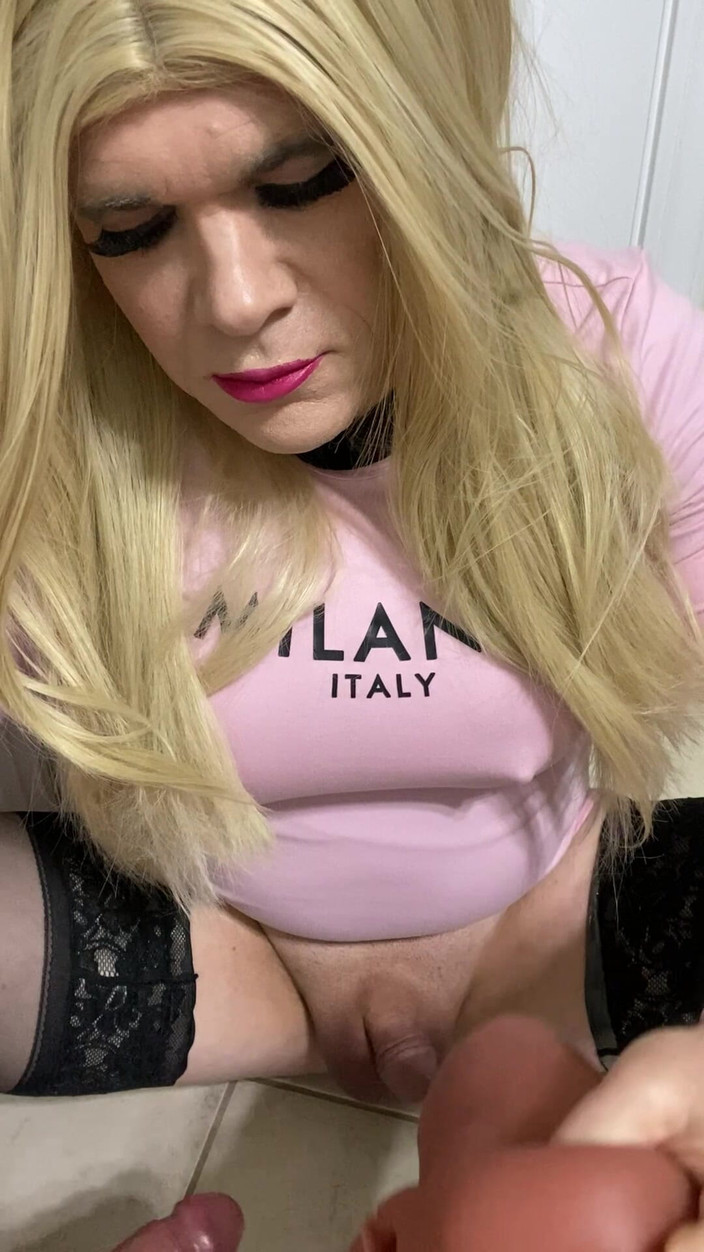 MadisonCD2025: Кроссдрессер Медісон, транс-повія смокче ділдо і шльопає член її мамки клітором по чорній пизді та дупі