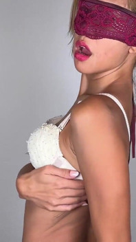 Teen asiatica con le tette piccole mette in mostra 7 nuovi reggiseni da provare a haul! - Piccole tette e reggiseno fetish provocazione solitaria