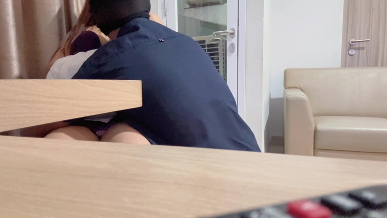 Jamsen: Une stagiaire prête à servir son patron pour se faire embaucher
