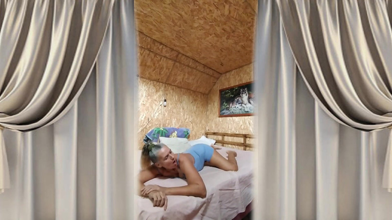 Lukerya: La Casalinga Calda Lukerya Saluta Un Nuovo Giorno.