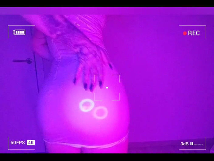 Peachgardens: In deze neonkamer zijn alleen wij