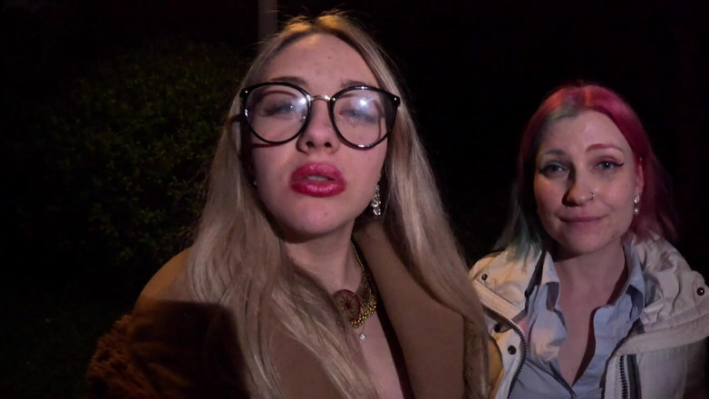 Queen_of_BDSM: Duas senhoras mijam sua boca cheia!