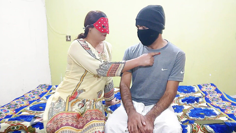 Pakistani CoupleX: Masturbando e fodendo duro em estilo cachorrinho