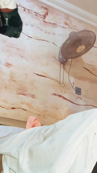 Awek eboni nakal dikongkek muka, dia memberikan blowjob jahat dan membuatkan ayah tiri pancut keras