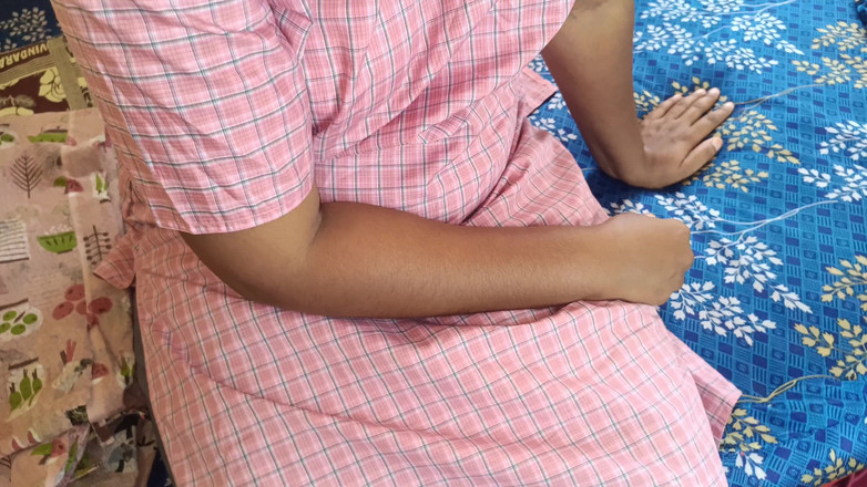 Ilakkiya: Una calda ragazza del college