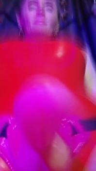 Rote gummi-domina eva latex domina BDSM solo strapon spielzeug dicker arsch reifer fetisch heiß sexy