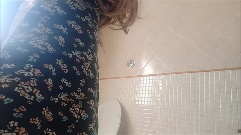 savannahamatoriale: Pojď na moji krásnou nevlastní matku v koupelně