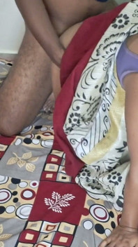 Romantický polibek a horká pozice maskované desi páru - Saree Beauty škádlí svého muže
