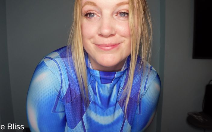 Julie Bliss: Samus Cosplay BBW zeigt