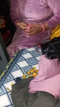 Panjabi bhabhi se převlékla.