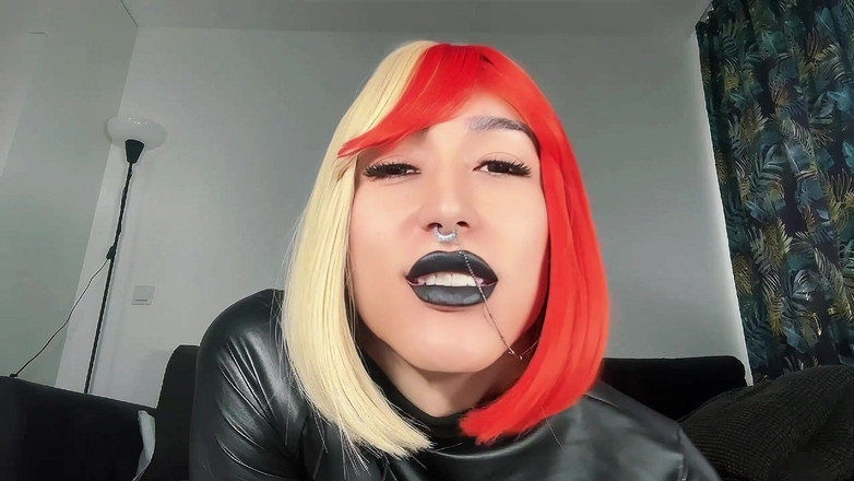 Viper Fierce: Dirty Mluvící Sissy Děvka Zblízka Kouření a Rty Fetiš