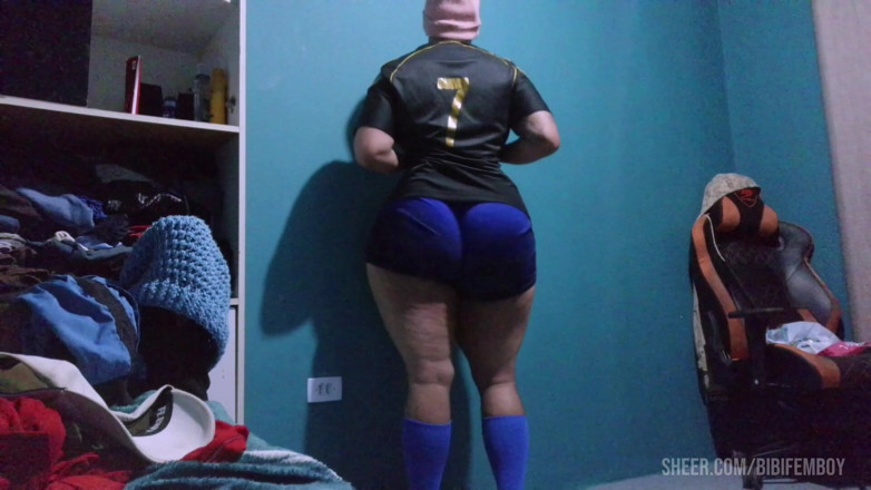 Sissy sapeca studio: A Curvy Tranny with a Big Ass and a Feminine...