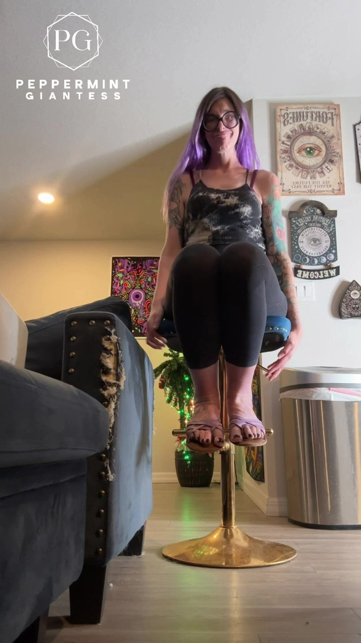 Peppermint Giantess: 6'7 Barefoot Giantess Towers Over Everything at Home! Height Comparisons +...