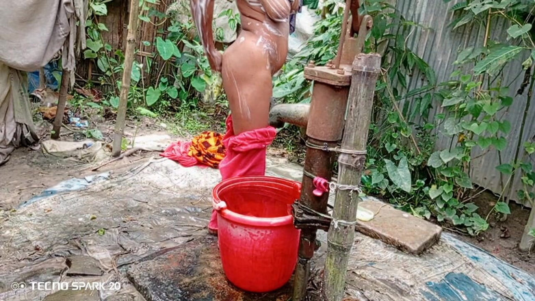 Real Time Enjoy: Refreshing Outdoor Bath in an Open Field