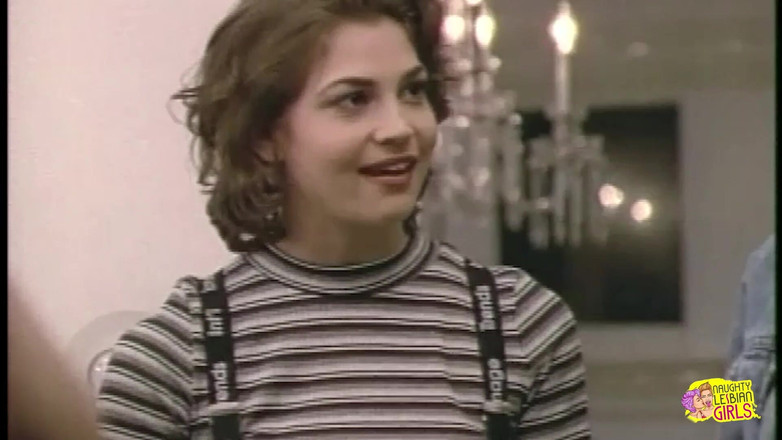 Naughty Lesbian Girls: Čtyři dívky mají lesbickou párty, kde si hrají se svými...