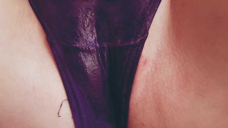 AmyHi: Брудний сквірт в трусиках і мокра пизда