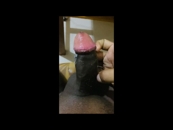 StudiedGroove23: 大きな黒いチンコのセルフハンドジョブ