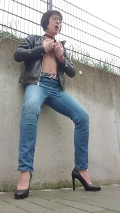 JulieEroticDress: Pancutan mani ke dalam seluar jeans