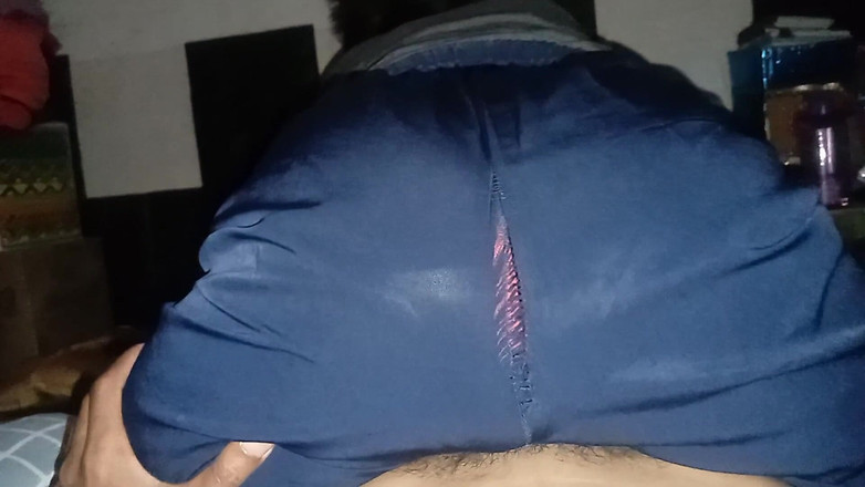 Famly sex: 내 엉덩이를 아시아 소녀에게 따먹고 싶어.