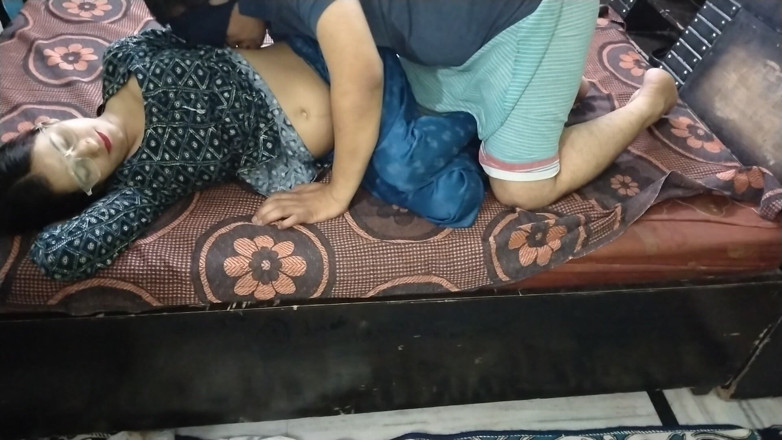 Indian Muslim Couple: Desi ehefrau nacht der küsse &amp; verboten aussehende chemie
