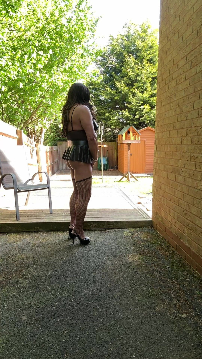 Kellycd2022: La sexy travestita kelly in un abito sexy in pvc...
